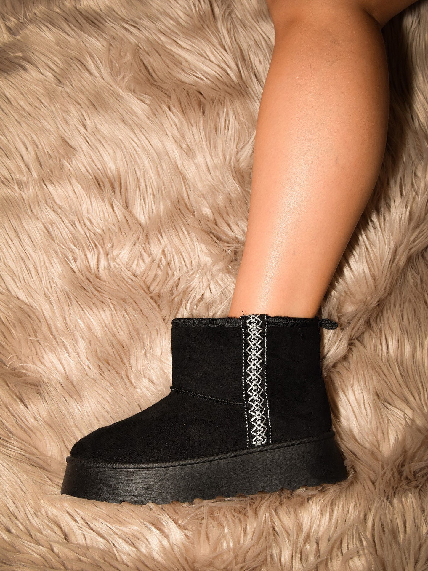 Diva Platform Boots in Black